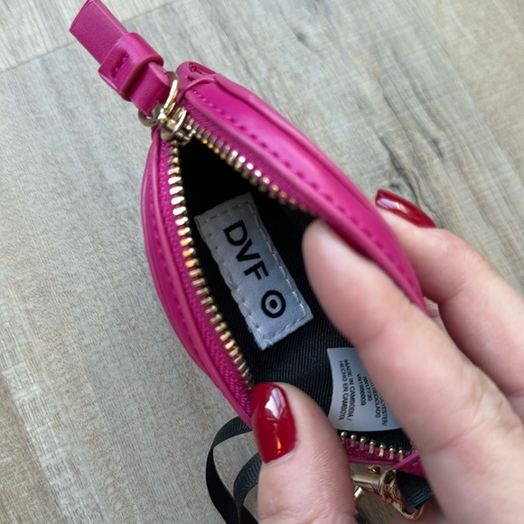 DVF x Target 💋 Pink Lips Coin Purse Bag Charm NWT New - Picture 5 of 11